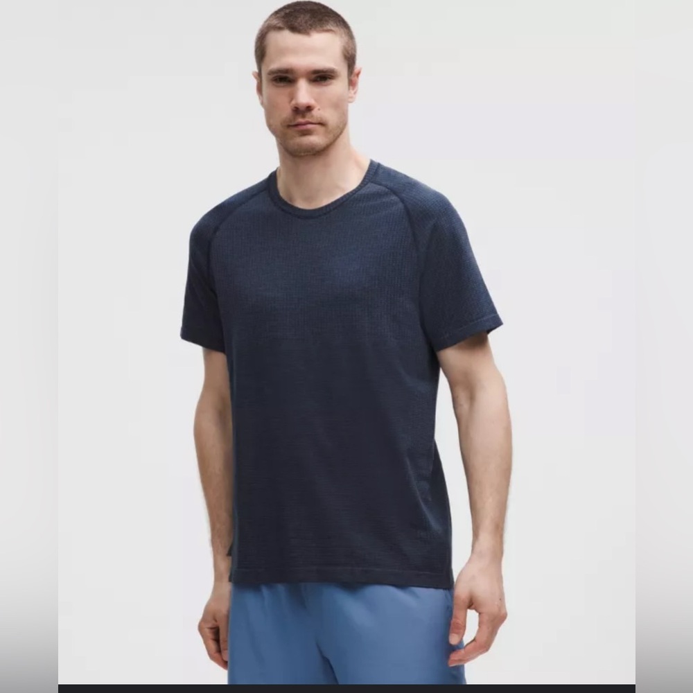 Lululemon Men’s Metal Vent SS Tee Size XL